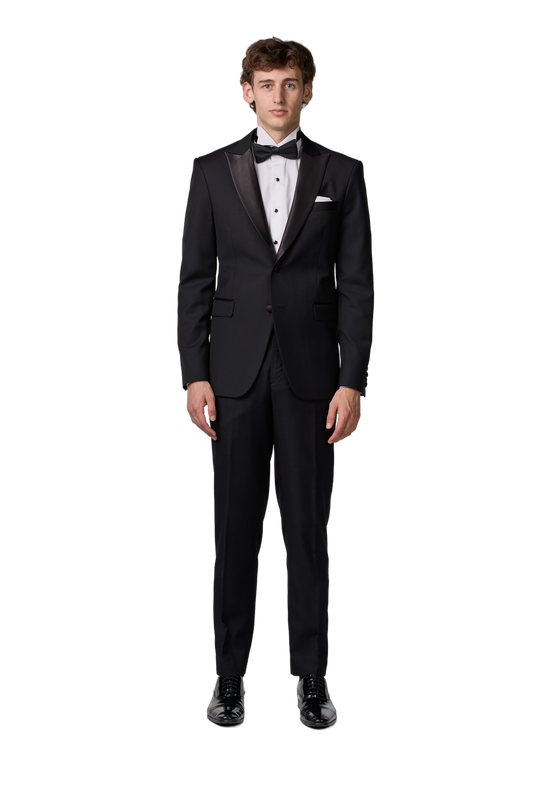 Schwarzer Smoking mit steigendem Revers