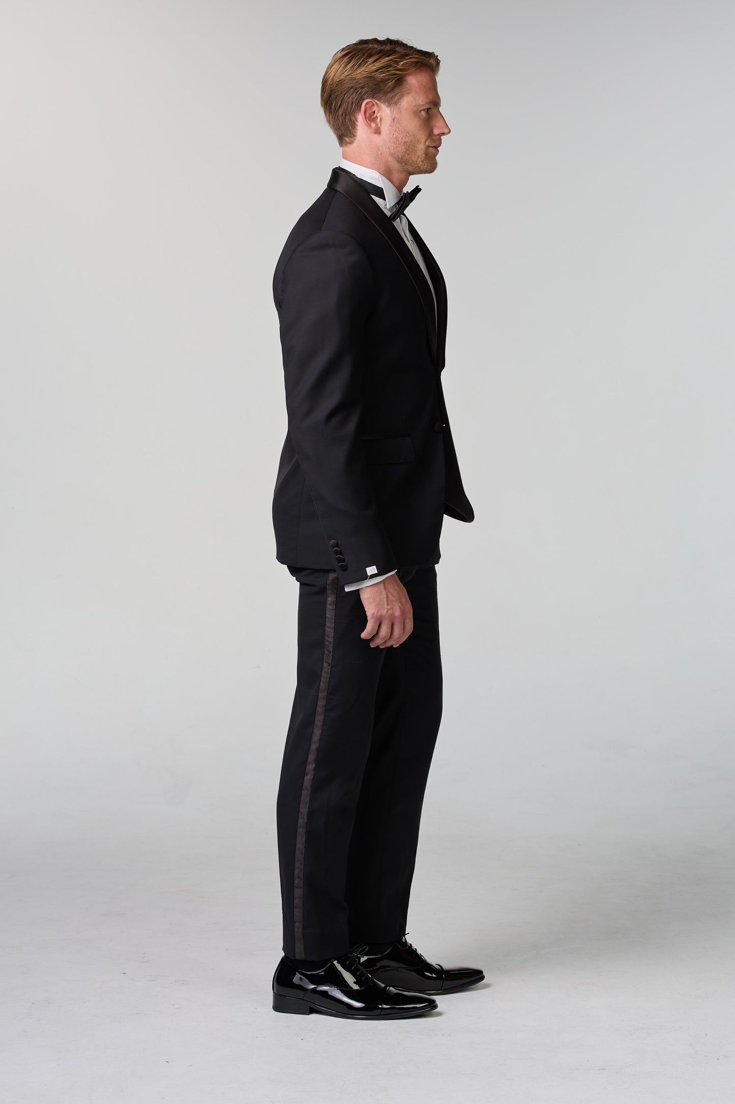 Klassischer Black Tie mit Schalkragen, schwarz - premium