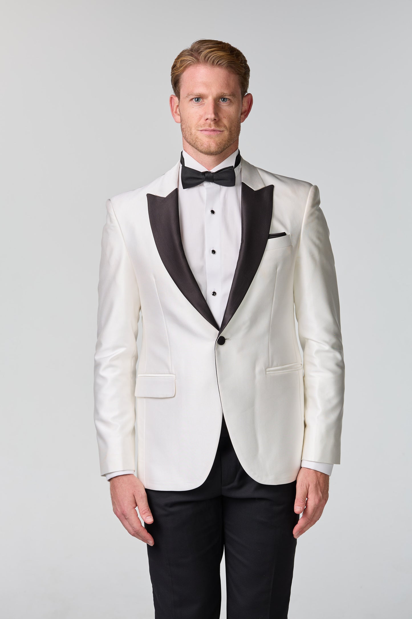 Weißes Jacket mit steigendem Revers