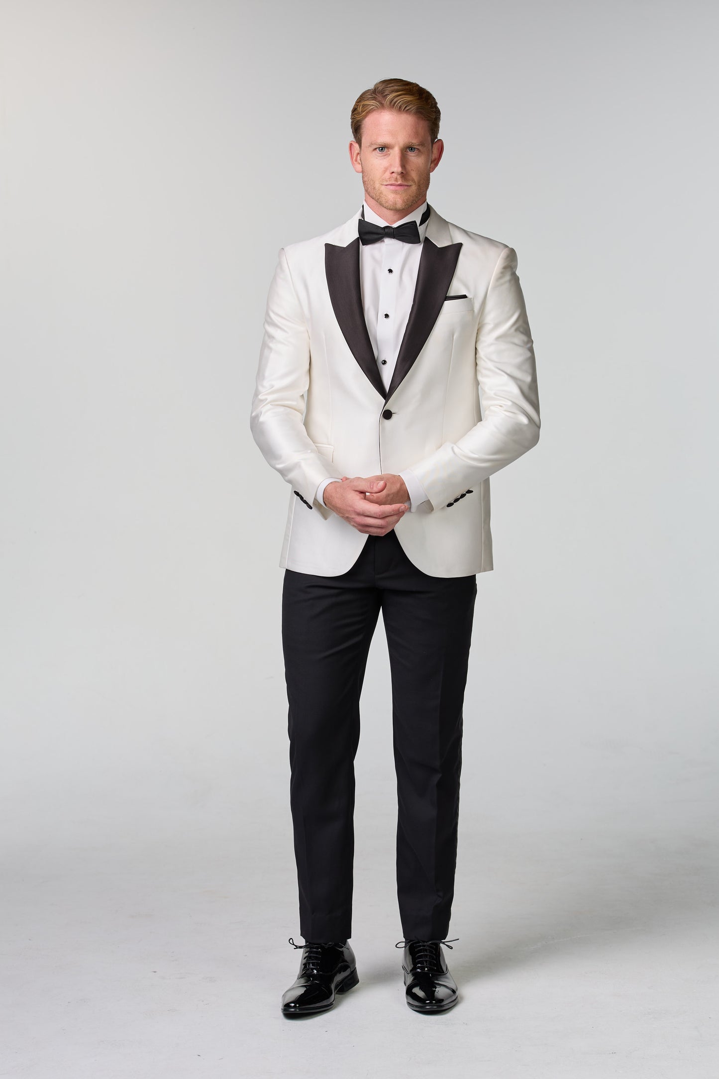 Weißes Jacket mit steigendem Revers - essentials