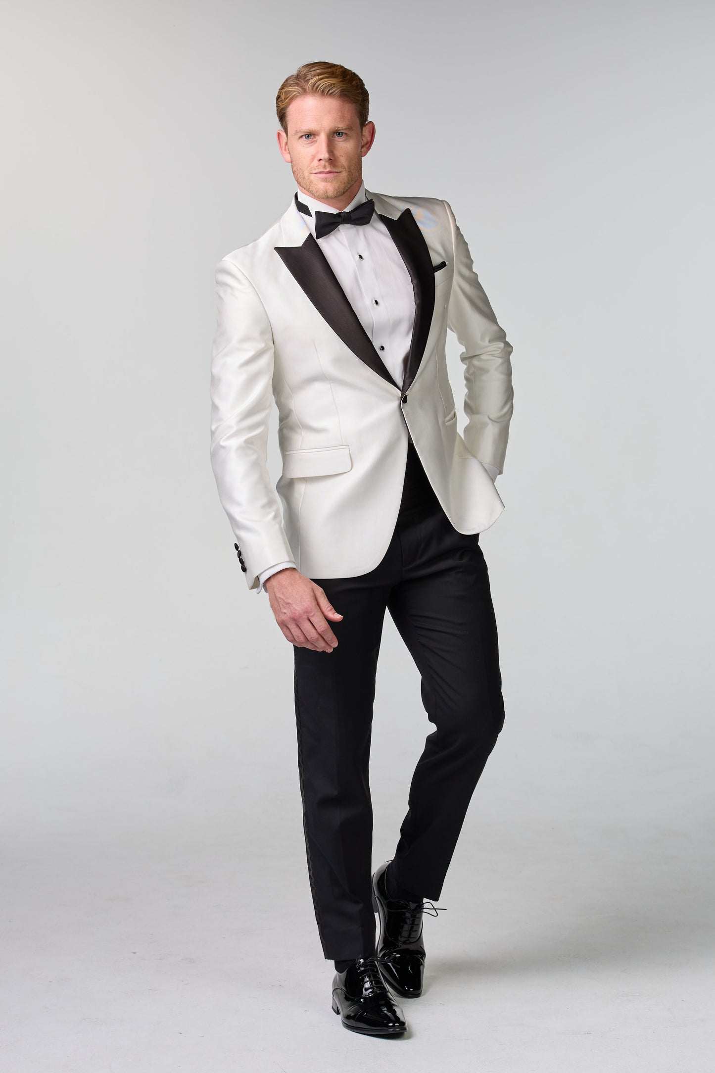 Weißes Jacket mit steigendem Revers - premium