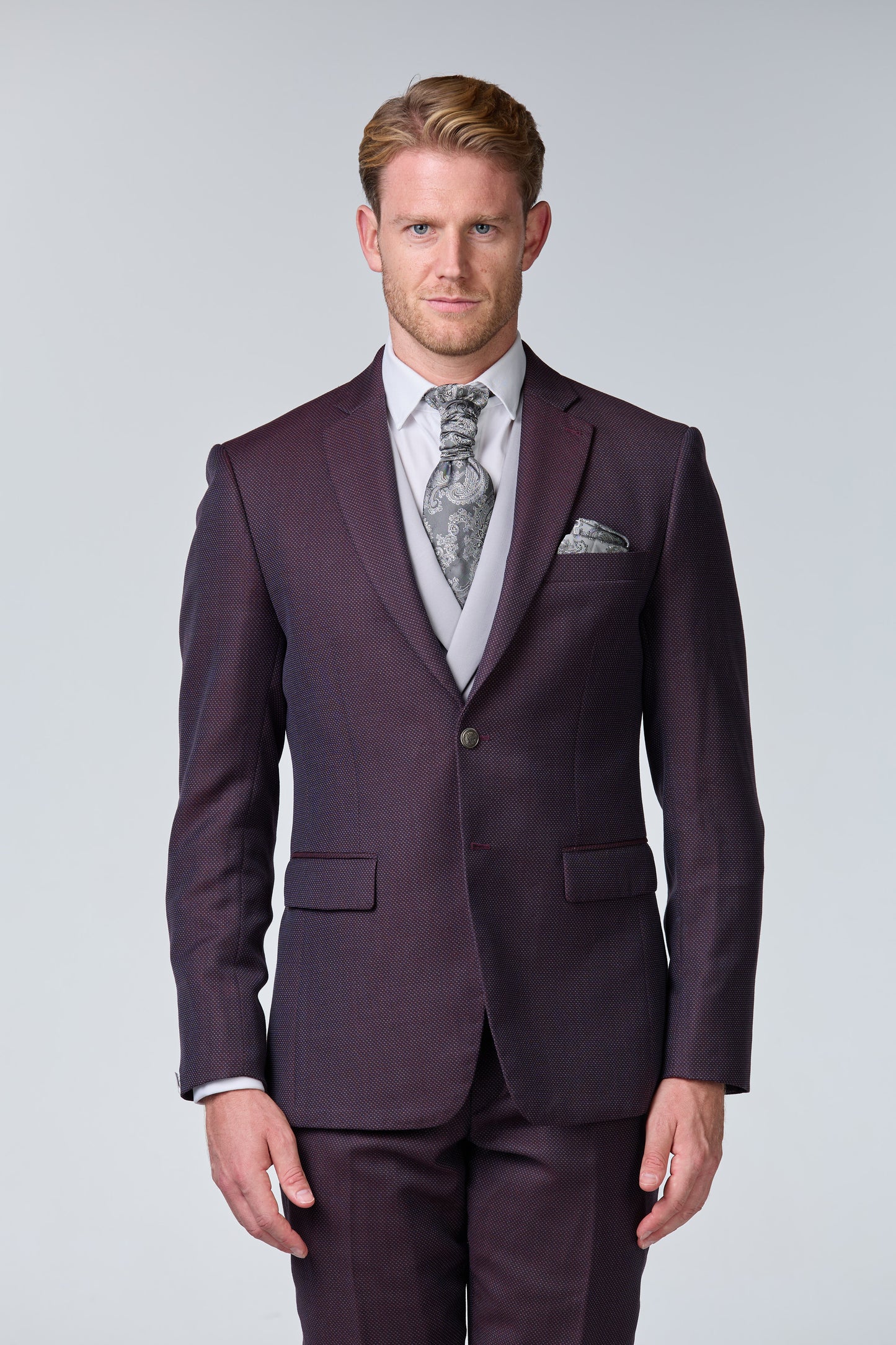 Rot-brauner Hochzeitsanzug mit Punktmuster