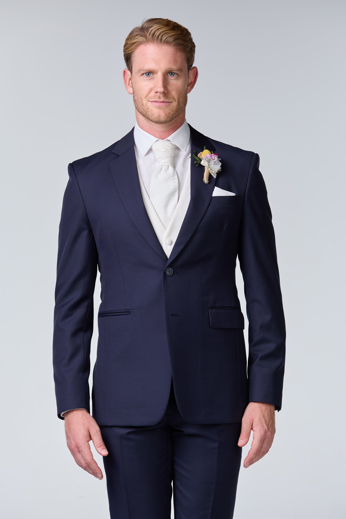 Bräutigam Outfit in Blau mit weißer Weste - budget