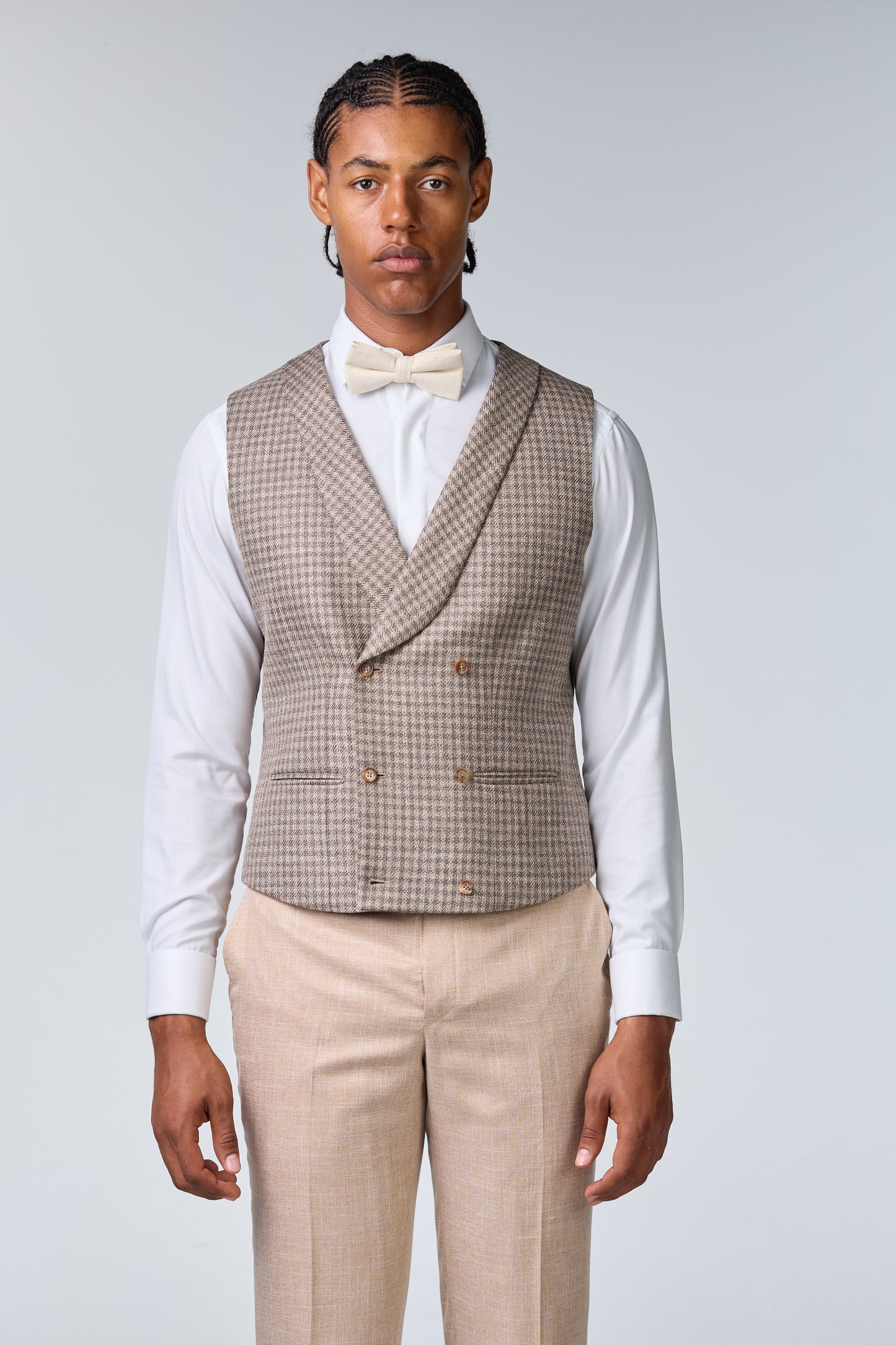 Bräutigam im Boho Look mit exklusiver Loro Piana Weste - essentials