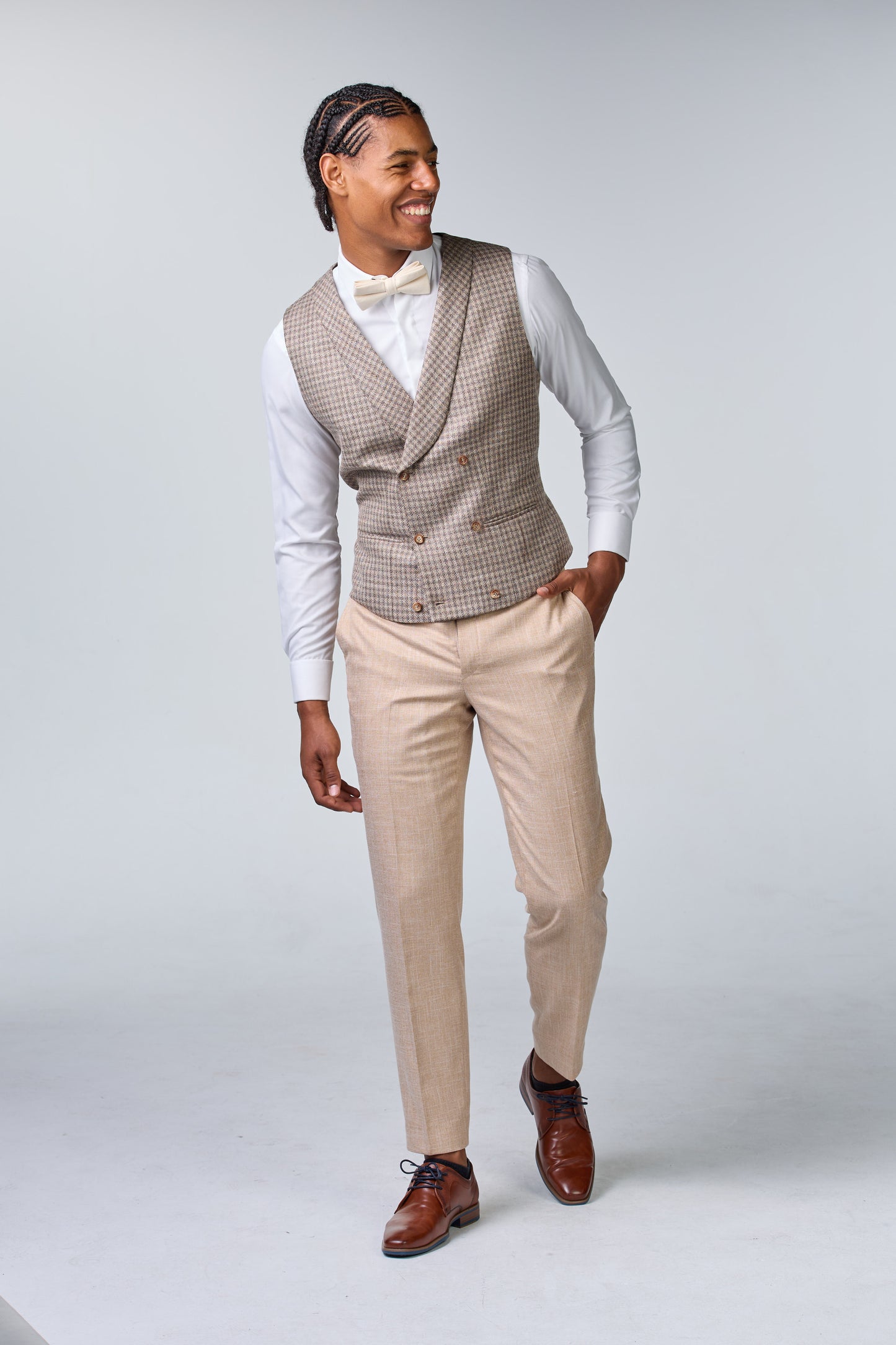 Bräutigam im Boho Look mit exklusiver Loro Piana Weste - budget